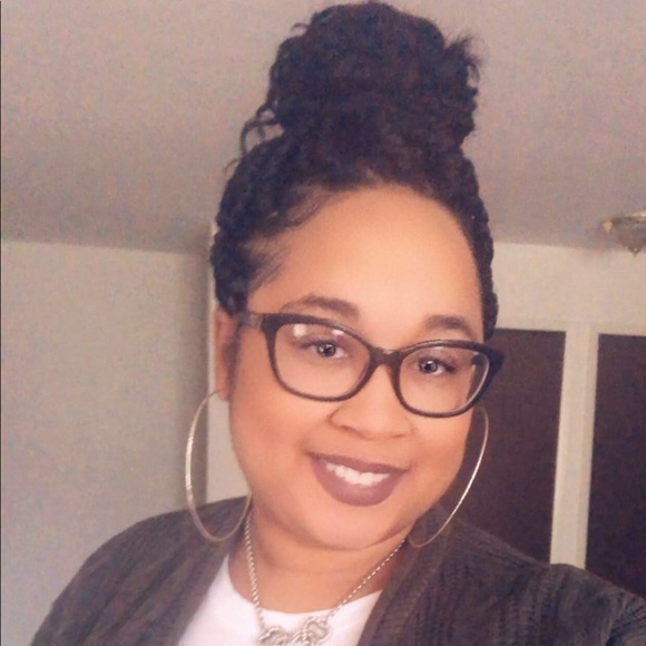 Meet your Posher, Toni - Picture 1 of 2